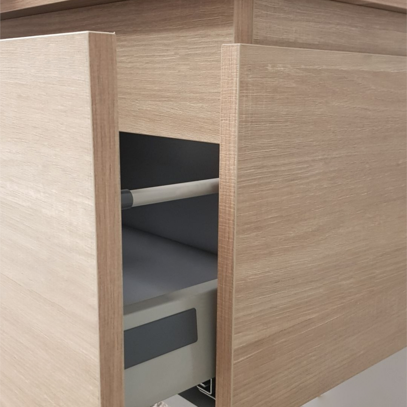 Cassettiera 100 cm rovere chiaro con cassetto a chiusura ammortizzata